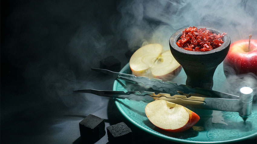 tutun de narghilea cu aromă de mere așezat în bol