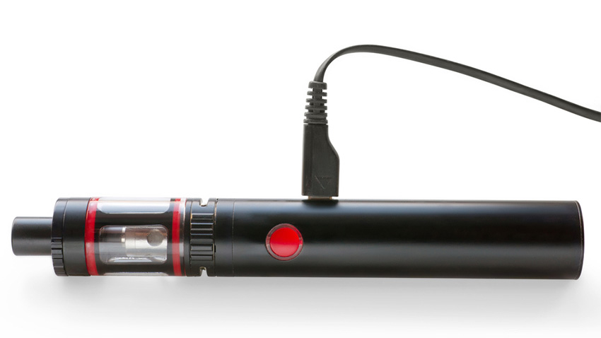 incarcarea tigarii electronice cu cablu USB