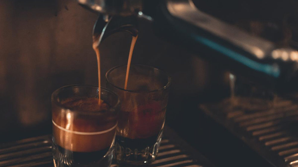 doua pahare de cafea espresso