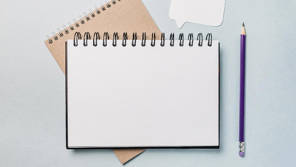 carnet si creion pentru planificare