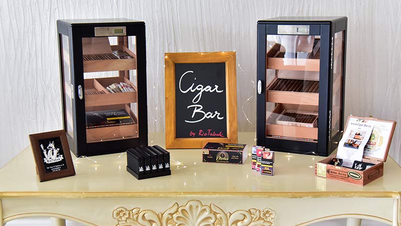 Aranjament elegant Cigar Bar RioTabak
