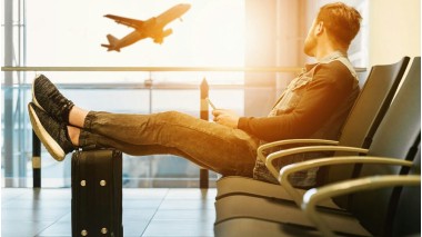 Câte țigări poți lua în avion - ce trebuie să știi despre transportul țigărilor cu avionul