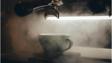Cofeina, un alcaloid natural care revitalizează metabolismul – sfaturi pentru maximizarea potențialului