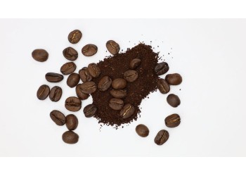 Cafea boabe sau măcinată – Ghidul complet pentru o alegere inspirată