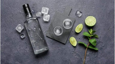 Din ce e făcută vodka - ingrediente, procesul de producție și factori care determină calitatea