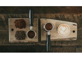 Idei de cadouri pentru iubitorii de cafea - cum să oferi o experiență desăvârșită cuiva drag?