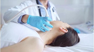Fumatul după operația de tiroidă: la cât timp poți fuma și ce efecte secundare riști