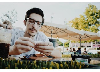 Țigări rulate vs Țigări de la magazin: Care sunt principalele diferențe?