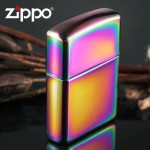 Bricheta Zippo editie speciala cu finisaj spectaculos culoare Spectrum