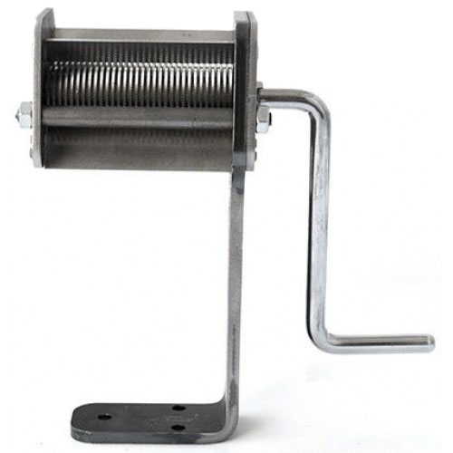 Aparat Taiat Tutun Trezo Eko 70 1,1 mm Aparat cu manivela pentru taiat tutun marca Trezo Eko cu cilindrii de taiere de 70 mm