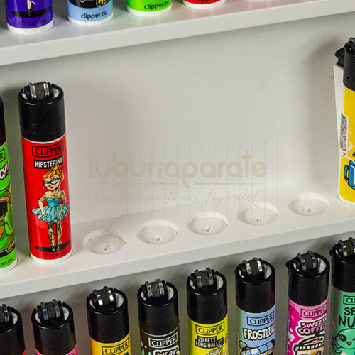 Vitrina colectie brichete Clipper Vitrina pentru colectionat brichete Clipper confectionat din lemn alb si plexiglas