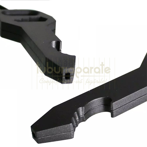 Breloc multifunctional Breloc multifunctional de tip cheie cu functii de pipa fumat, desfacator de sticle, grinder si cheie fixa