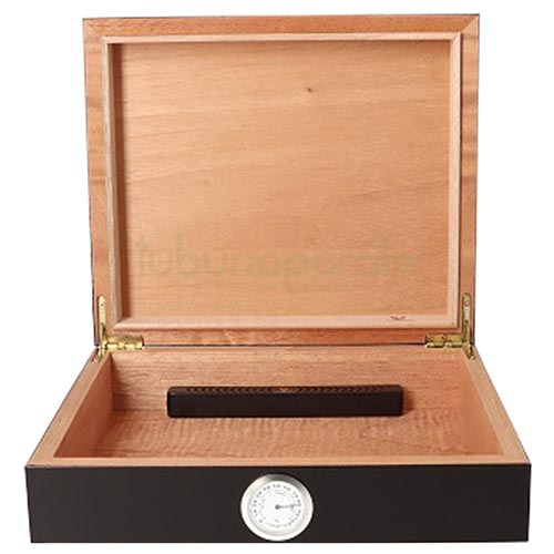 981055 Humidor Trabucuri Germanus Black Humidor cu exterior negru mat din lemn de cedru marca Germanus Black