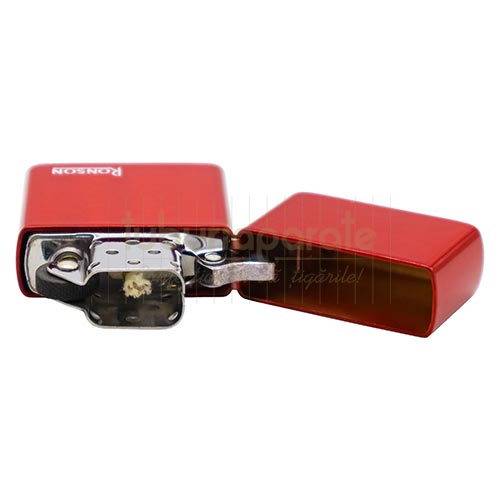 Bricheta Ronson cu benzina Red Ice Bricheta metalica cu benzina Ronson Red Ice cu flacara normala antivant