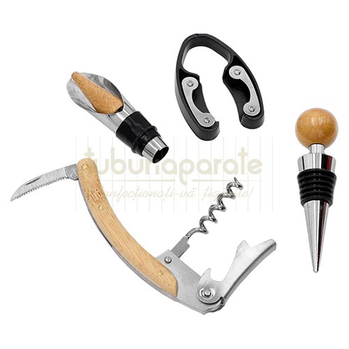 Set Vin DM6 Wood Barrel Set cadou pentru vin cu 4 accesorii incluse (dop metalic, taietor de capison, antipicurator si tirbuson) DM6