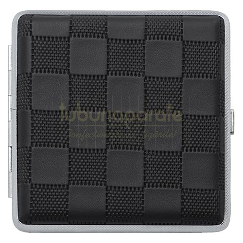 Tabachera Metalica DM 11 Chess Black Tabachera metalica pentru tigari cu exterior din piele ecologica marca DM 11 Chess Black