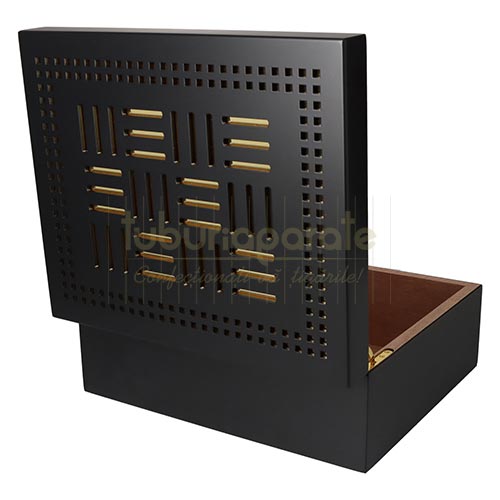 920089 Humidor trabucuri Angelo Black Gold Humidor pentru trabucuri marca Angelo Black Gold din lemn de cedru si MDF